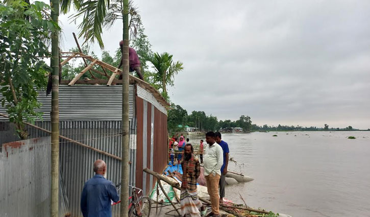 তিস্তার পানি কমতে শুরু করেছে, দেখা দিয়েছে ভাঙন