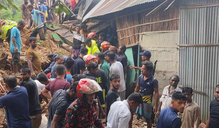 সিলেটে টিলার মাটি ধসে আটকা ৩