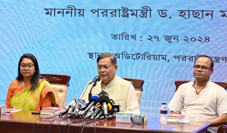 ‘খালেদা জিয়া স্বেচ্ছায় বেসরকারি হাসপাতালে গেছেন, দায় সরকারের না’