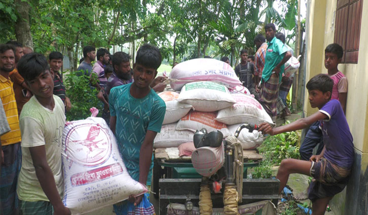 ব্যবসায়ীর বাড়ি থেকে ভিজিএফ`র চাল উদ্ধার