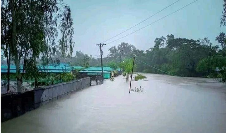 ভারী বর্ষণে টেকনাফে ৮ হাজার পরিবার পানিবন্দি