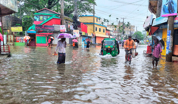 সুরমার পানি উপচে ডুবছে সুনামগঞ্জ শহর