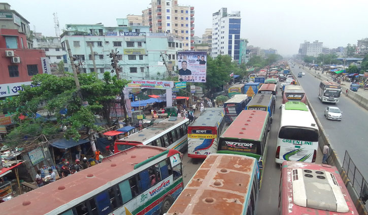 রাজধানীতে তীব্র যানজটে অসহনীয় দুর্ভোগ