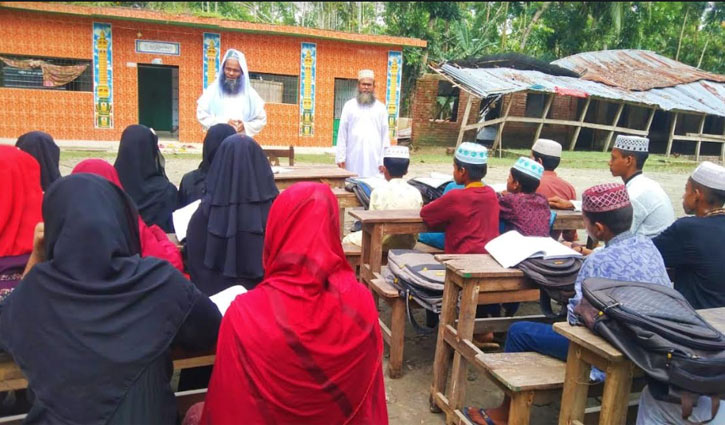 ঐতিহ্যবাহী মাদ্রাসাটির ক্লাস চলছে খোলা আকাশের নিচে