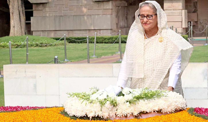 মহাত্মা গান্ধীর সমাধিতে প্রধানমন্ত্রীর শ্রদ্ধা