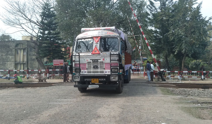 ৮ দিনের ছুটি শেষে হিলিতে আমদানি-রপ্তানি শুরু