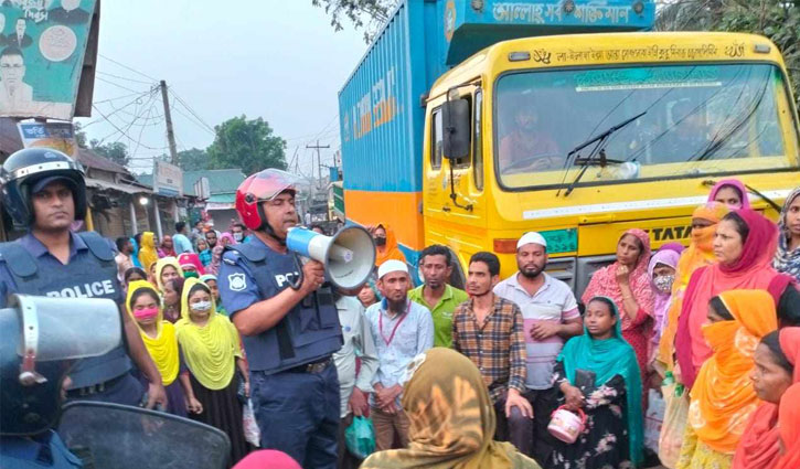 RMG workers protest in Gazipur for salary, Eid bonus