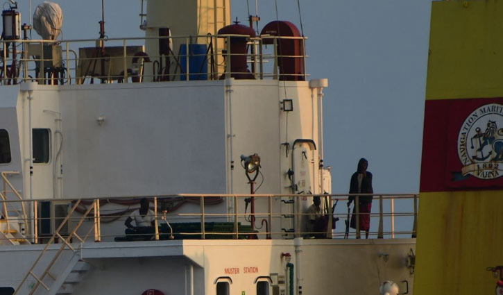 India’s navy intercepts bulk carrier hijacked by Somali pirates 