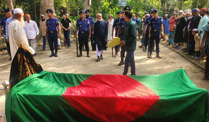 নড়াইলে বীর মুক্তিযোদ্ধা রেজাউল ইসলাম বাল্লককে রাষ্ট্রীয় মর্যাদায় দাফন