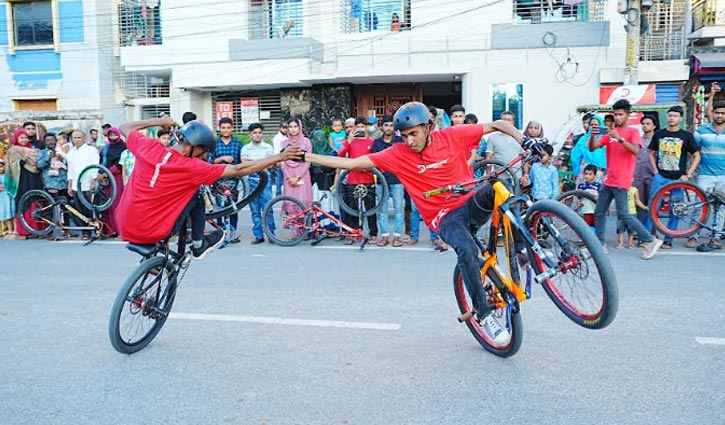 রাজশাহীতে মাদকবিরোধী সাইকেল স্ট্যান্ট শো