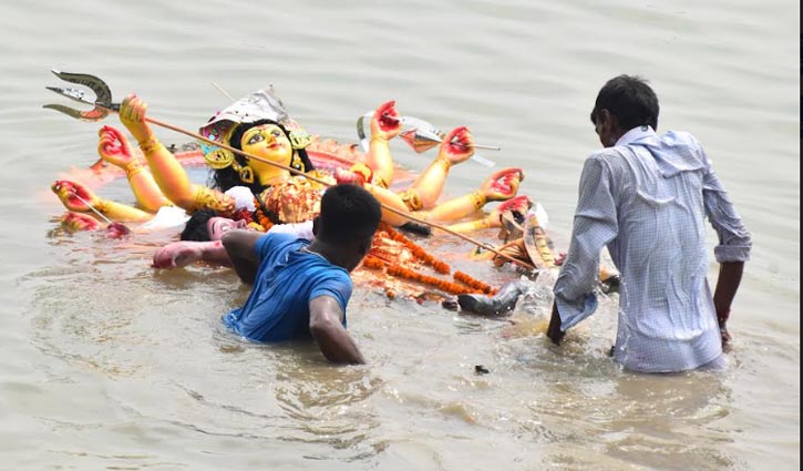 কড়া নিরাপত্তায় রাজশাহীতে প্রতিমা বিসর্জন