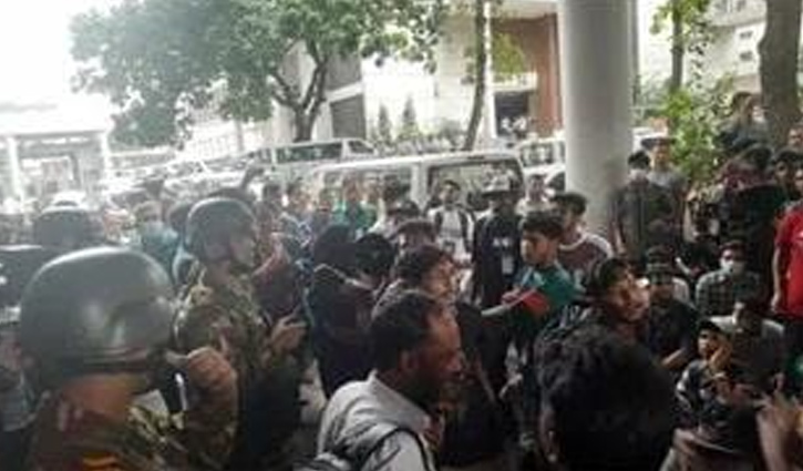 Students enter Secretariat demanding revaluation of HSC results