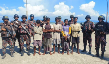 Arakan Army returns 5 Bangladeshi fishermen