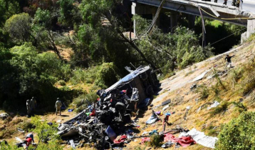 Bus crash in central Mexico kills 19 people