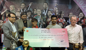 Sports adviser gives Tk one crore to SAFF winning women’s team