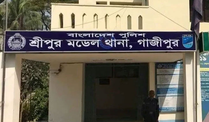 ঘরের আড়ায় ঝুলছিল যুবকের মরদেহ