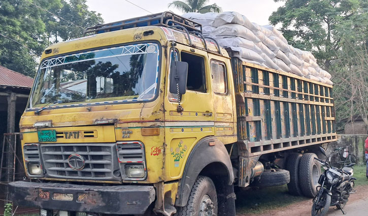 কুষ্টিয়ায় ৪৪০ বস্তা সার জব্দ