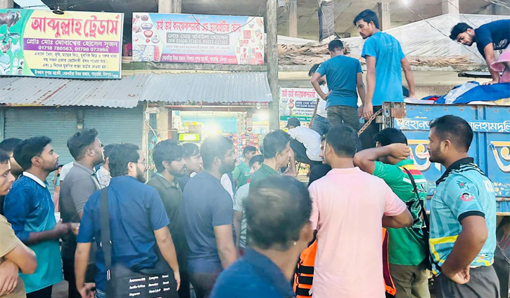 বন্যার্তদের ১০ লাখ টাকার উপহার দিয়েছে কুবি উত্তরবঙ্গ ছাত্র পরিষদ