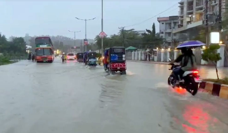 কক্সবাজারে অতিবৃষ্টিতে ডুবেছে জনপদ 