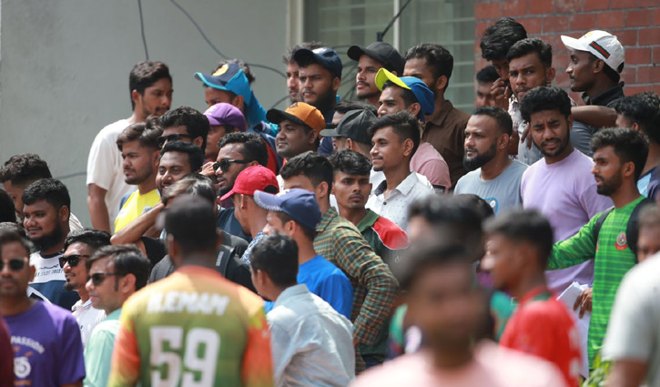 ১৬ দফা দাবি নিয়ে বিসিবিতে ক্রিকেটাররা, মেনে নেওয়ার আশ্বাস