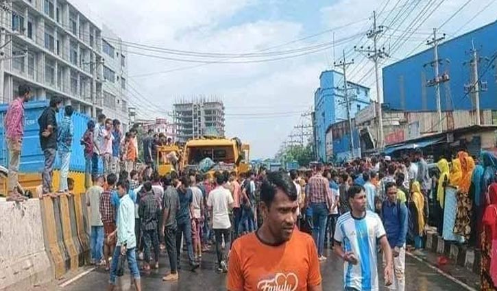 কালিয়াকৈর ট্রাক চাপায় ২ শ্রমিকের মৃত্যু, সড়ক অবরোধ 