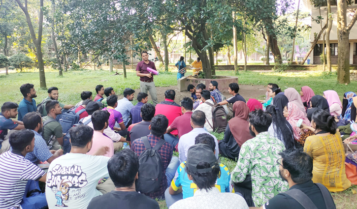 ব্যতিক্রমধর্মী ক্লাস নিলেন হাবিপ্রবি শিক্ষক