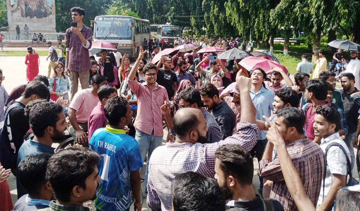 ছাত্রীকে ফ্যানের সঙ্গে ঝুলিয়ে পেটানোর হুমকি ইবি শিক্ষকের