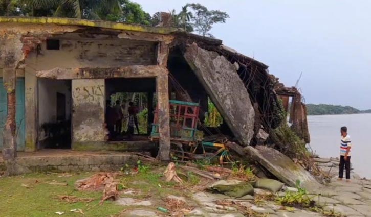 ঝালকাঠির বিষখালী নদীতে ভাঙন, ঝুঁকিতে স্কুল