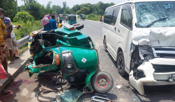 5 killed in microbus-auto-rickshaw collision in Sirajganj