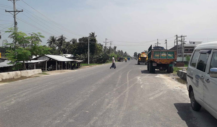 Transport workers on indefinite strike in Kushtia