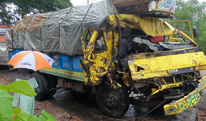 4 killed in bus-truck collision in Tangail