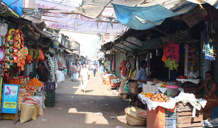 অনেক পট্টির পুরান বাজার