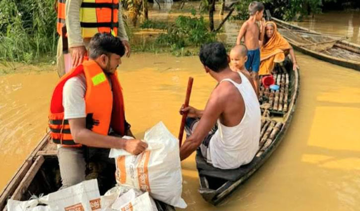 শেরপুরে কমছে বন্যার পানি, বিধ্বস্ত বাড়িঘরে ফিরছে মানুষ